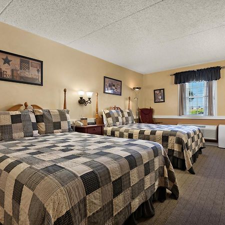 Country Living Inn Smoketown  Экстерьер фото