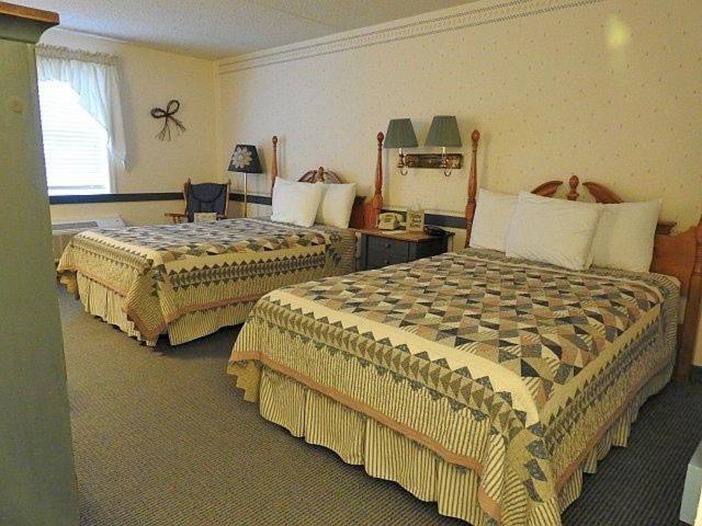 Country Living Inn Smoketown  Экстерьер фото