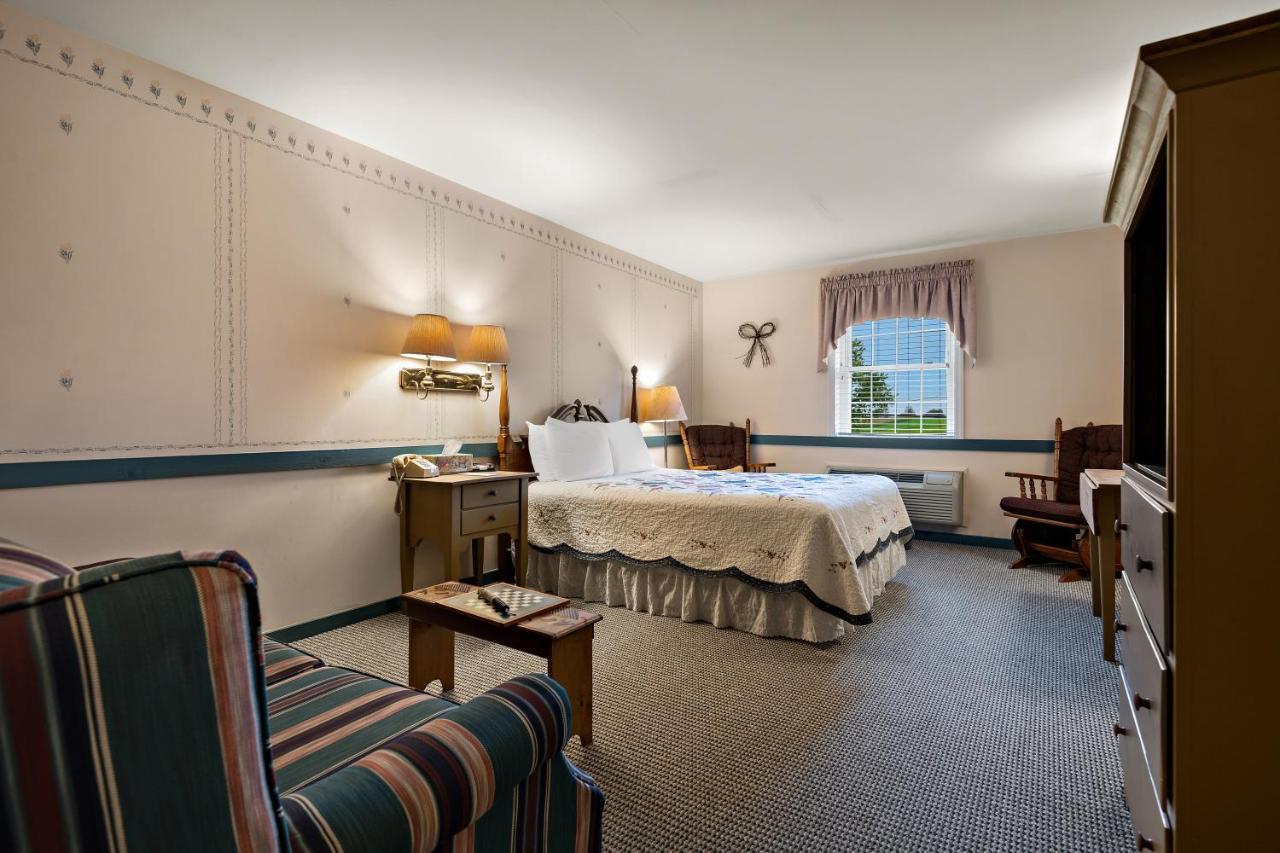 Country Living Inn Smoketown  Экстерьер фото