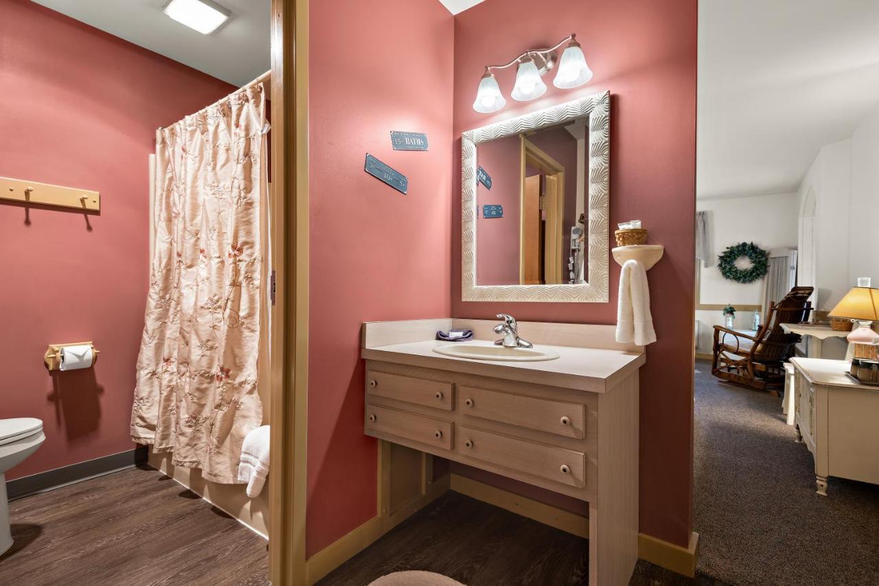 Country Living Inn Smoketown  Экстерьер фото