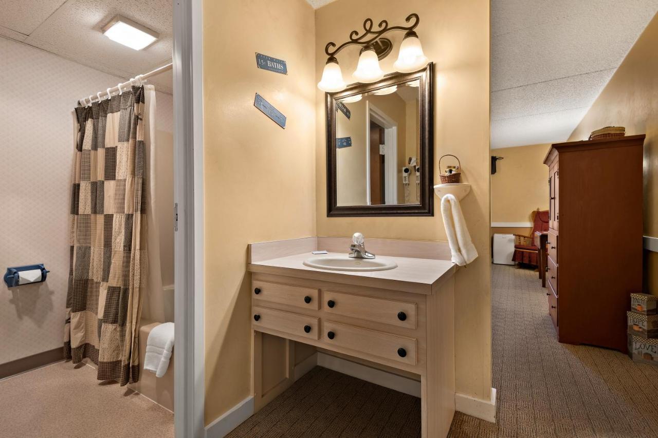 Country Living Inn Smoketown  Экстерьер фото