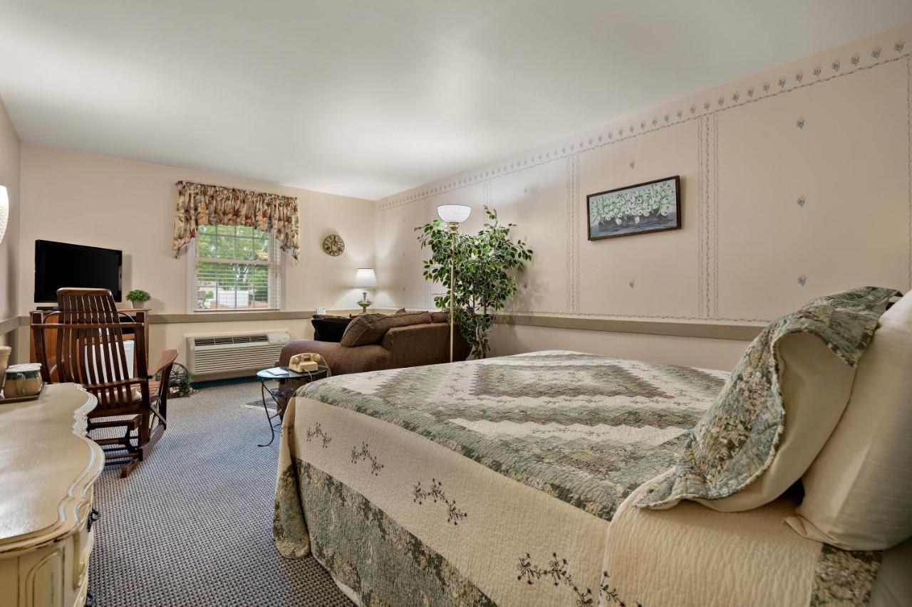 Country Living Inn Smoketown  Экстерьер фото
