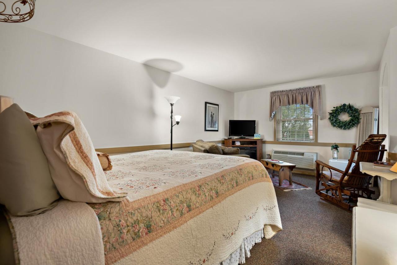 Country Living Inn Smoketown  Экстерьер фото