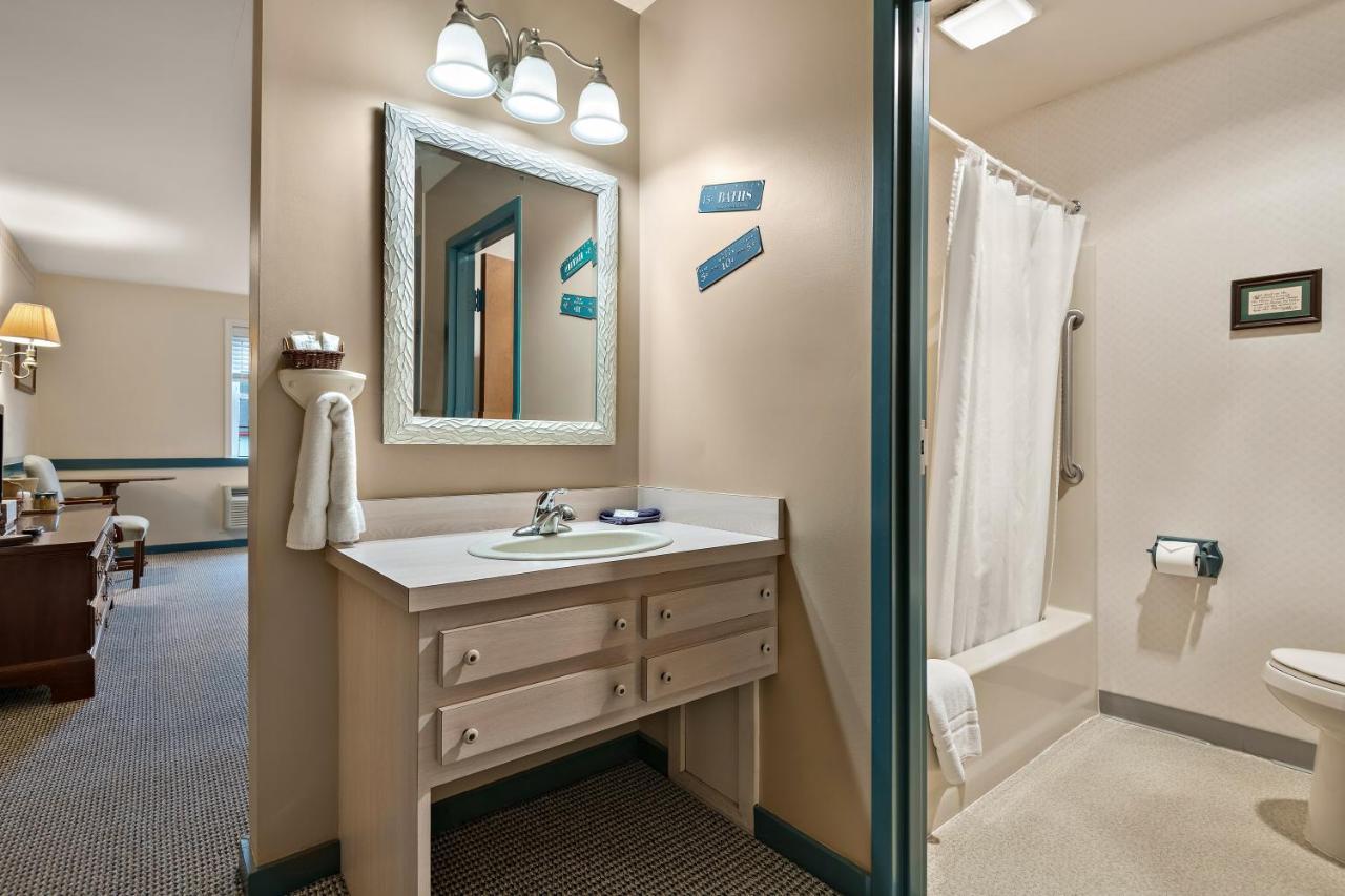Country Living Inn Smoketown  Экстерьер фото