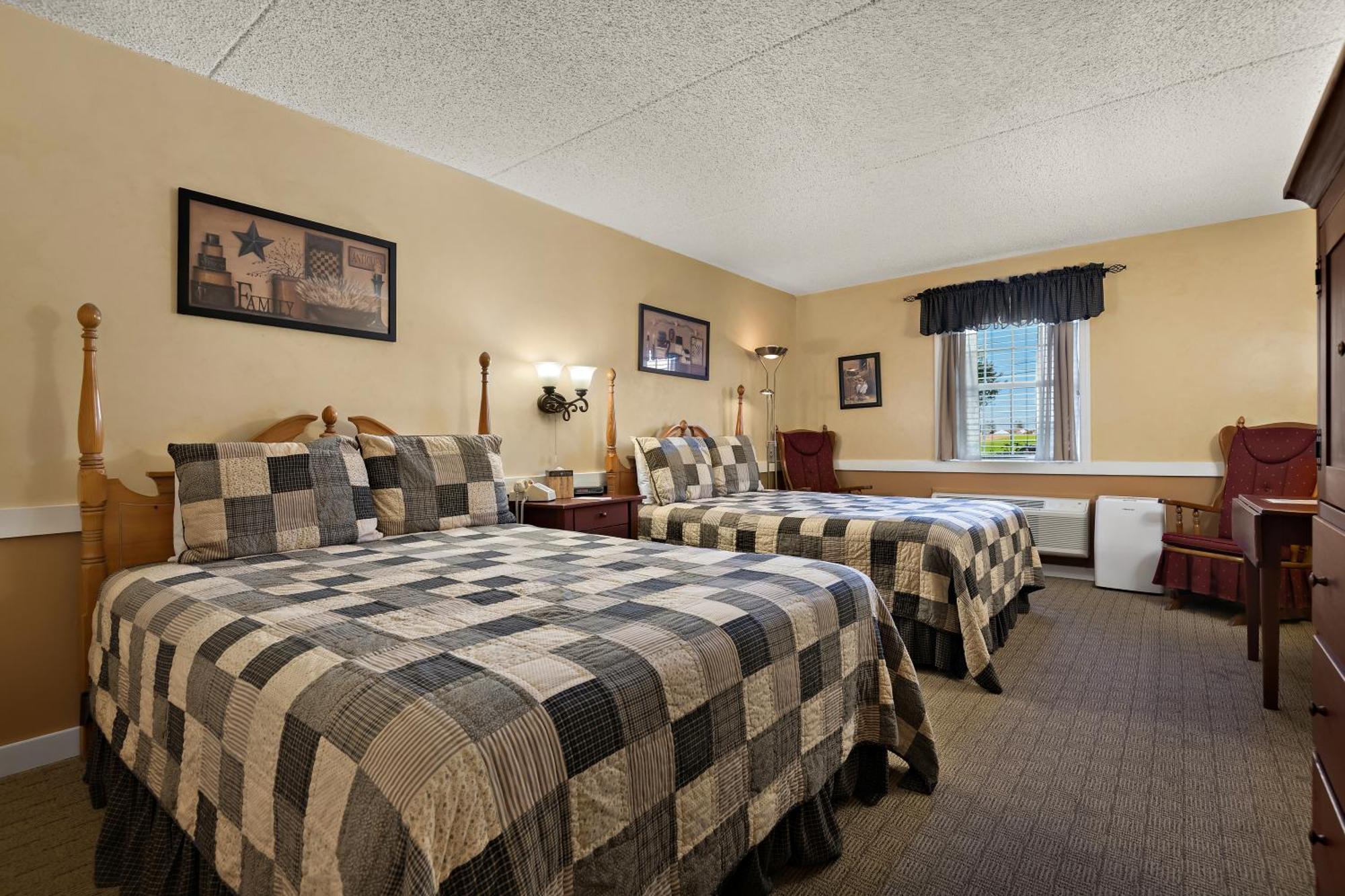 Country Living Inn Smoketown  Экстерьер фото