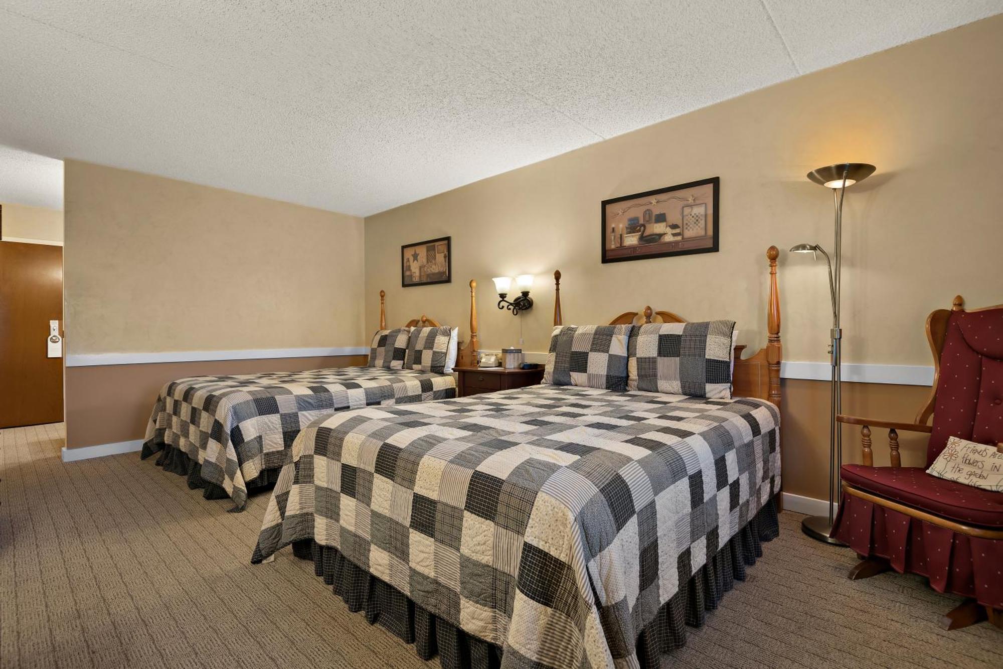 Country Living Inn Smoketown  Экстерьер фото
